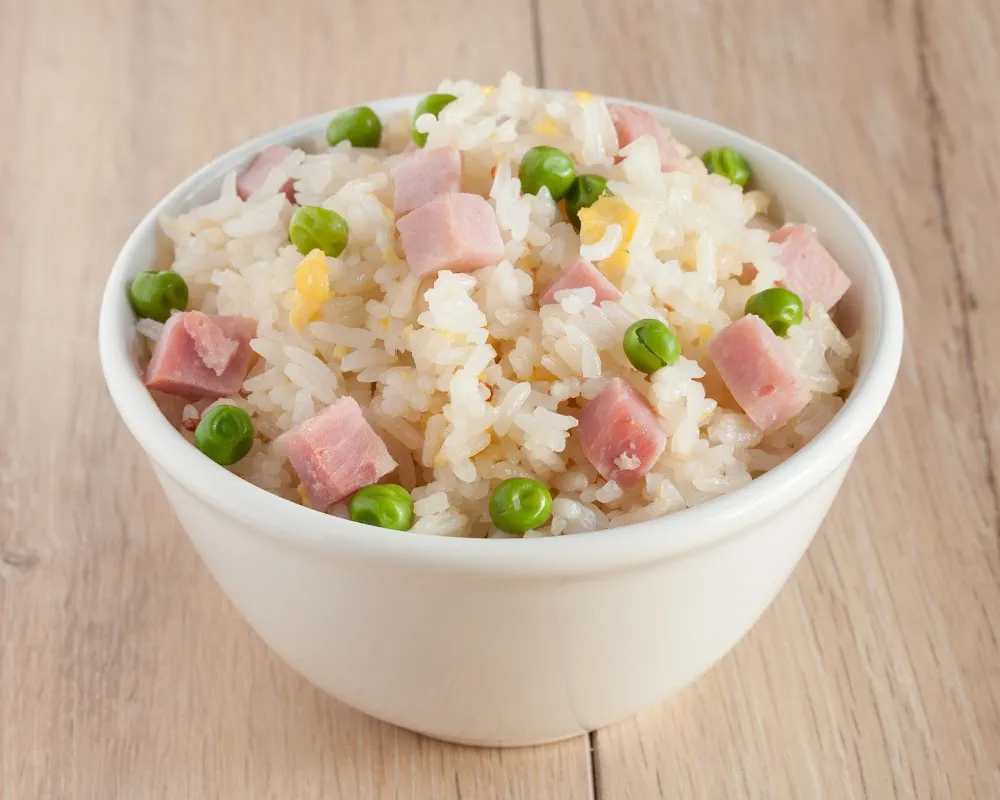 Riz Cantonais Des Jambon de Porc Oeuf Petits Pois